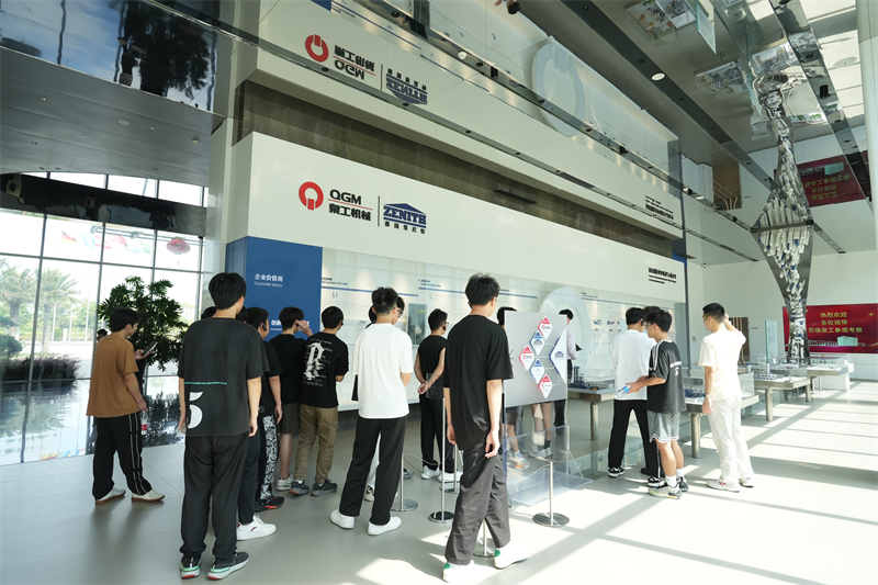 A Liming Vocational University felkereste a Fujian Quangong Machinery Co., Ltd.-t egy munkafejlesztési program miatt.