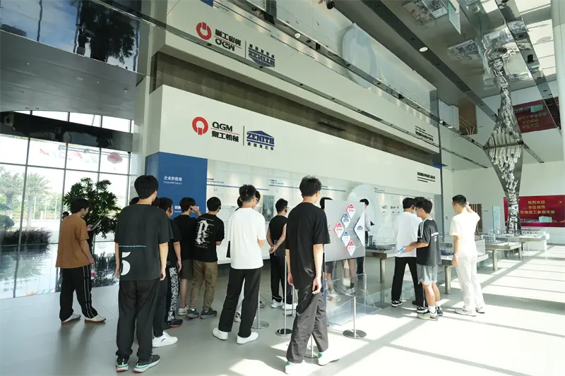 A Liming Vocational University felkereste a Fujian Quangong Machinery Co., Ltd.-t egy munkafejlesztési program miatt.