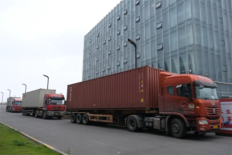 A Közel-Keletre szállított QGM téglagyártó gépek segítik a regionális építkezést új ugrásban