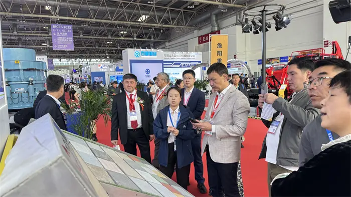 Arany őszi összejövetel, hogy beszéljünk az intelligens gyártásról, a Quangong ereje ragyogást teremt