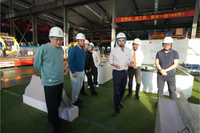 A Nan'an Returned Overseas Students Association meglátogatta és kutatást végzett a Quangong Machinery Co., Ltd.-nél.