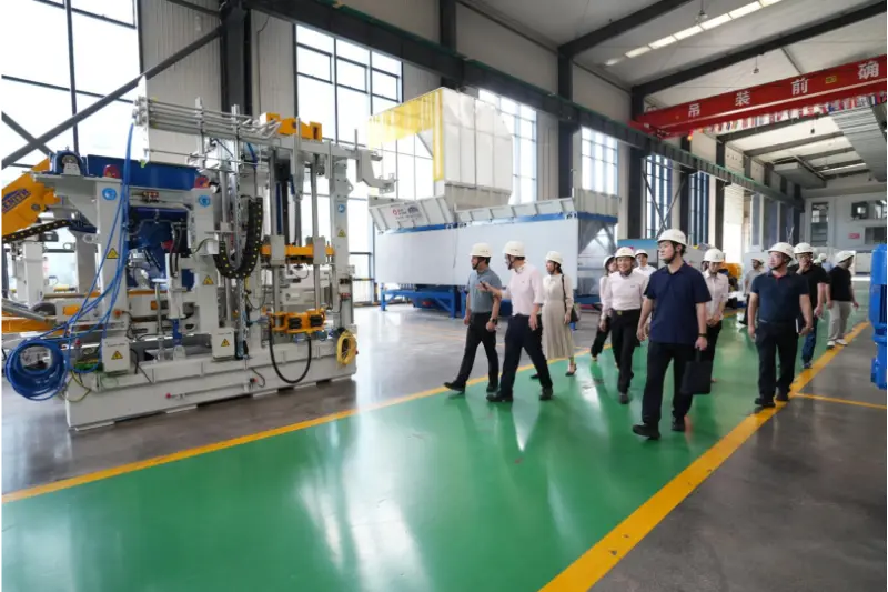 A Fujian tartomány ipari és információs technológiai osztályának tisztviselői felkeresik a Quangong Machinery Co., Ltd.-t ellenőrzés és útmutatás céljából