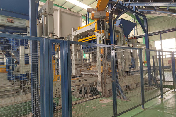 Zenith1500-2 betonblokk gépprojekt, üzembe helyezve, segítve Mali városi építkezését