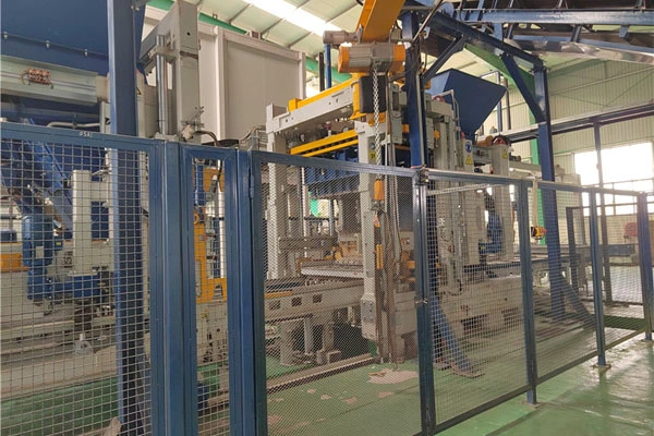 Zenith1500-2 betonblokk gépprojekt, üzembe helyezve, segítve Mali városi építkezését